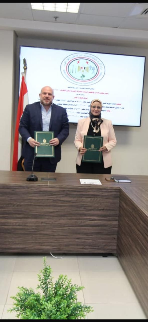 المصرية لنقل الكهرباء توقع عقدًا لتوريد كابلات ومحولات جهد عالٍ